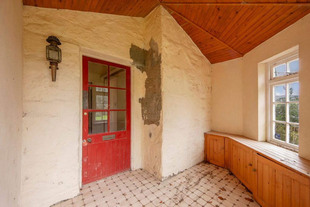 Property photo 3 of 31