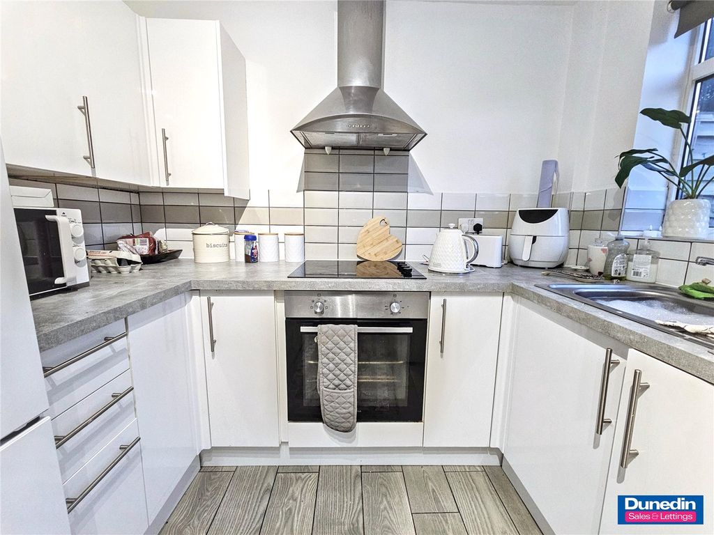 Property photo 2 of 13 Picture No. 17