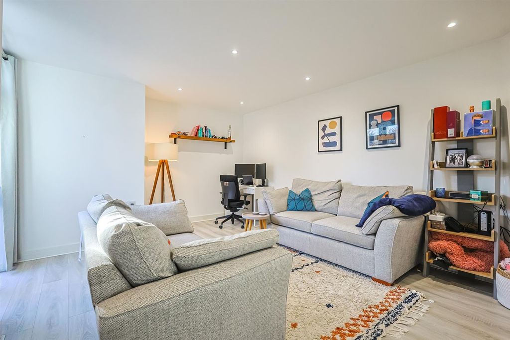 Property photo 3 of 11