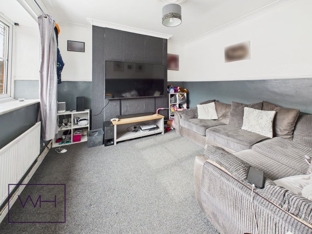 Property photo 3 of 13 Cam03785G0-Pr0230-Still001