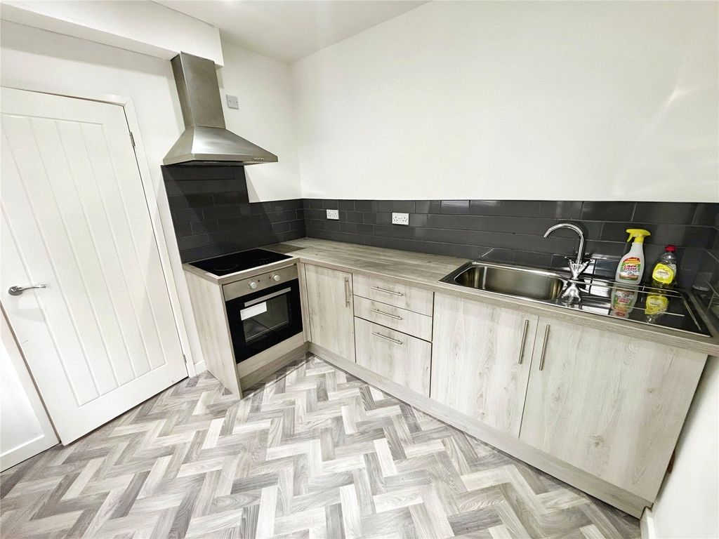 Property photo 2 of 11 Kitchen