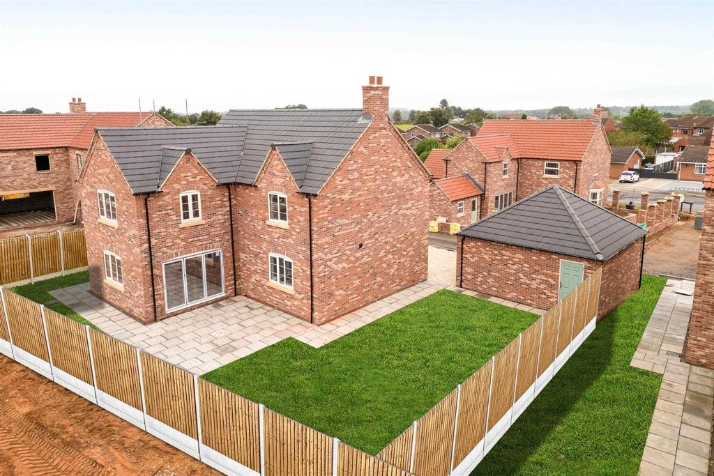 Property photo 2 of 14 4173843