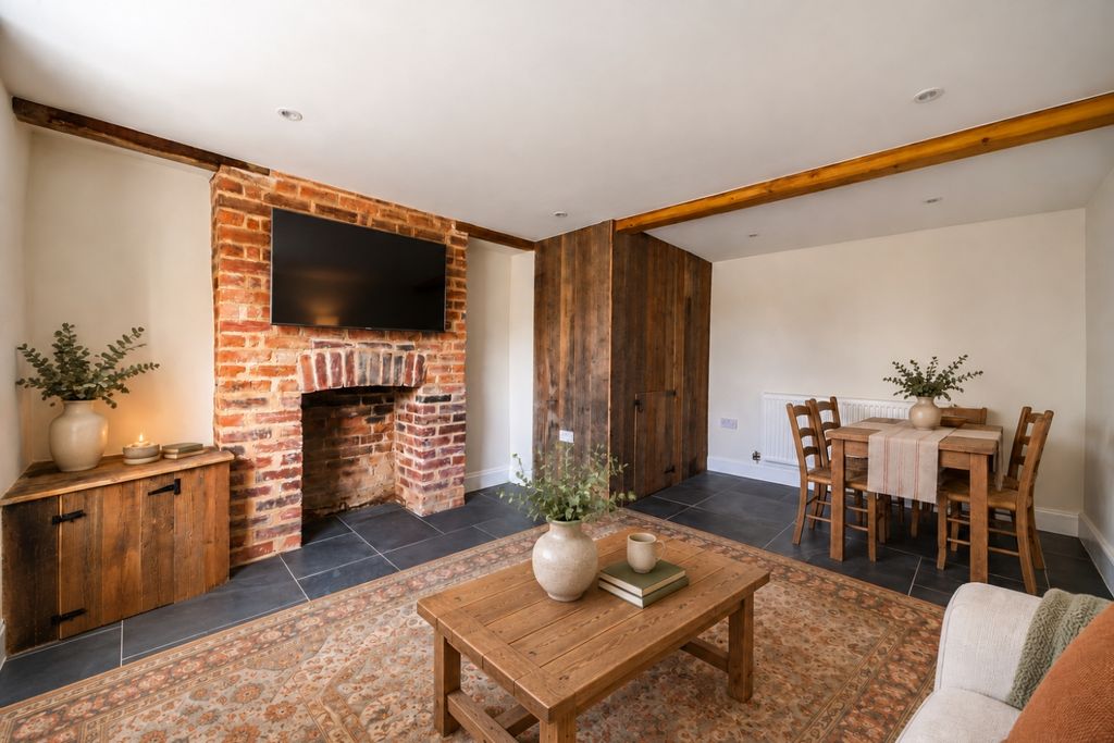 Property photo 3 of 22 Ai Staged