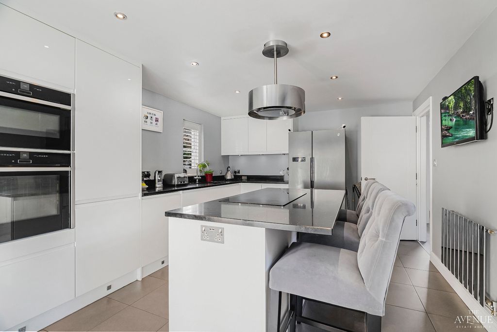 Property photo 3 of 14 4465107