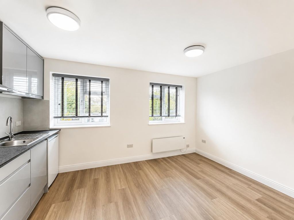 Property photo 1 of 3 Studio