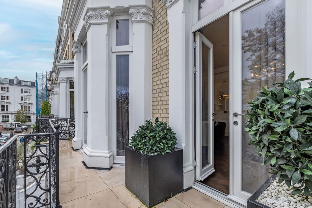 Property photo 2 of 21