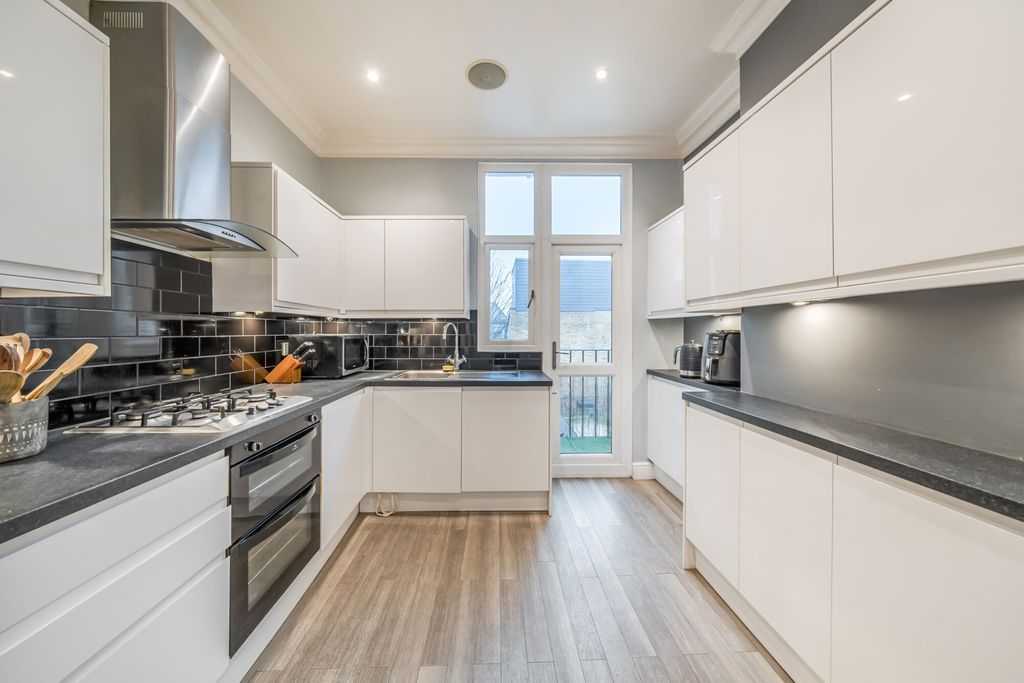 Property photo 3 of 21 Kitchen