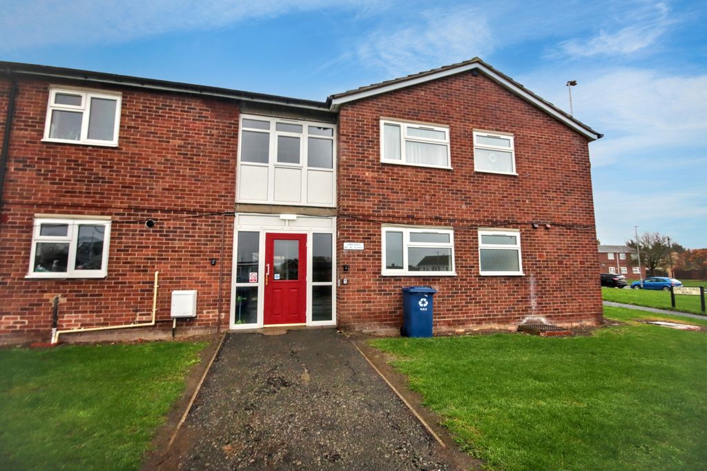 Property photo 1 of 11 64 Longsands Road, St. Neots, Cambridgeshire Pe19 1Te