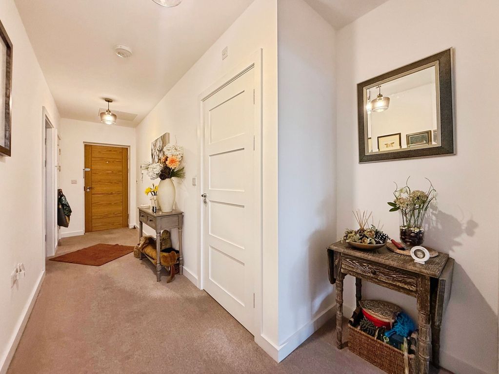 Property photo 2 of 21