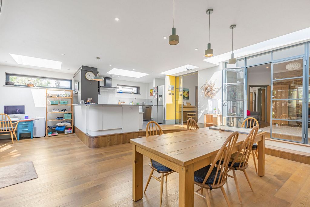 Property photo 3 of 17 Photo 3