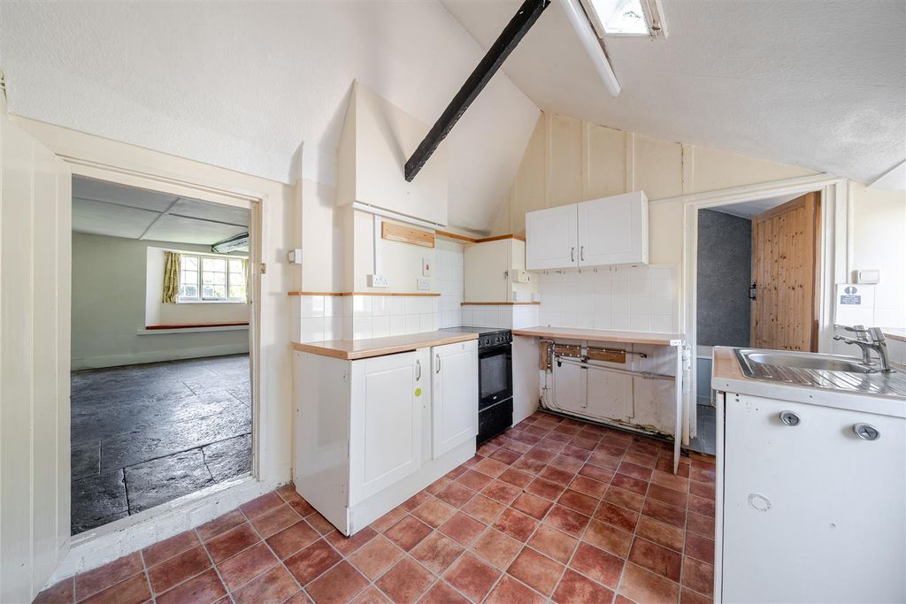 Property photo 3 of 25 Kitchen