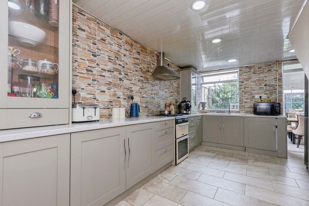 Property photo 1 of 19 Kitchen