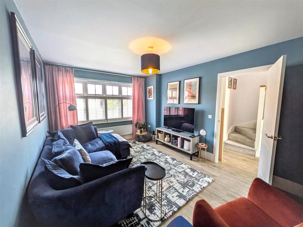 Property photo 3 of 17 Living Room