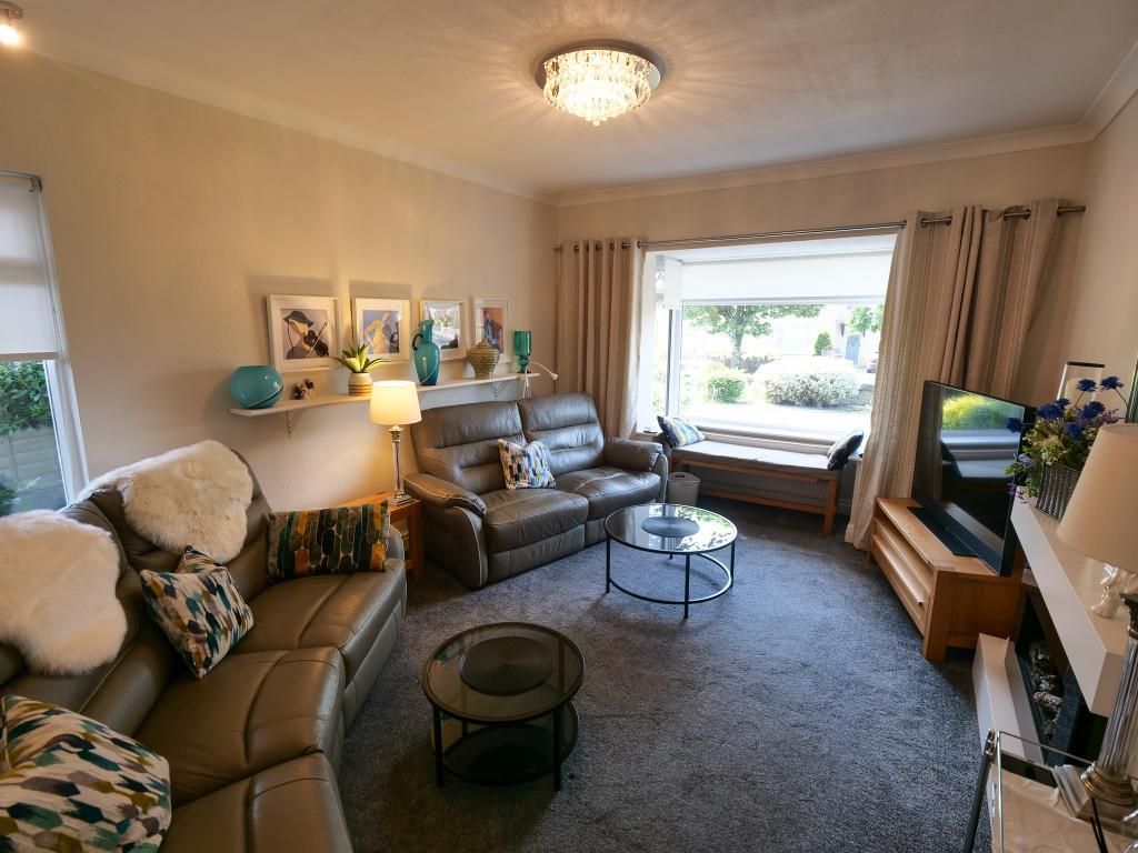Property photo 3 of 18 Lounge
