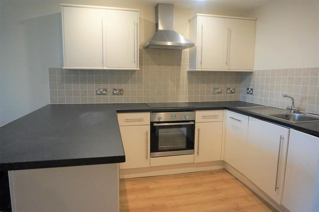 Property photo 2 of 7 Kitchen