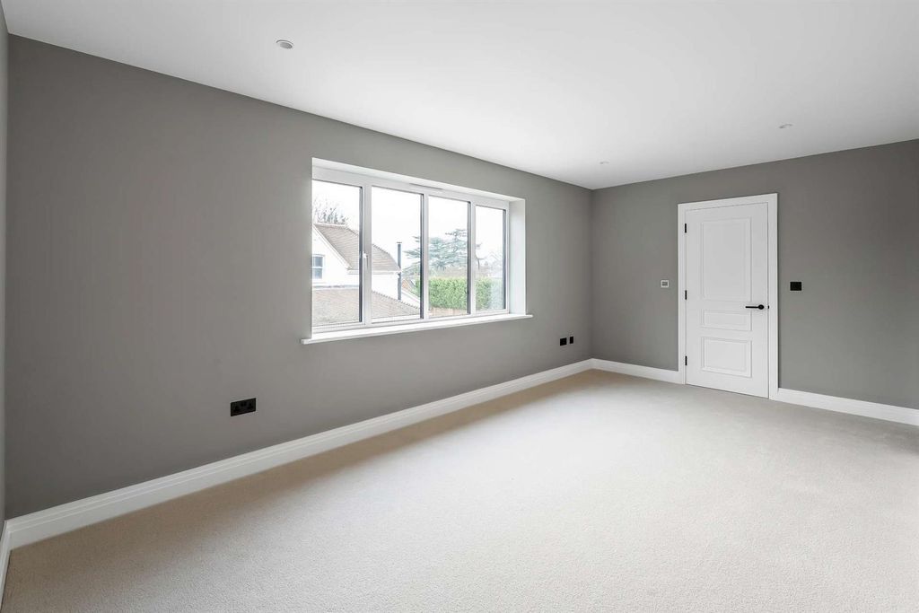 Additional image 39 of 4 bed detached house for saleCross Lanes, Guildford GU1