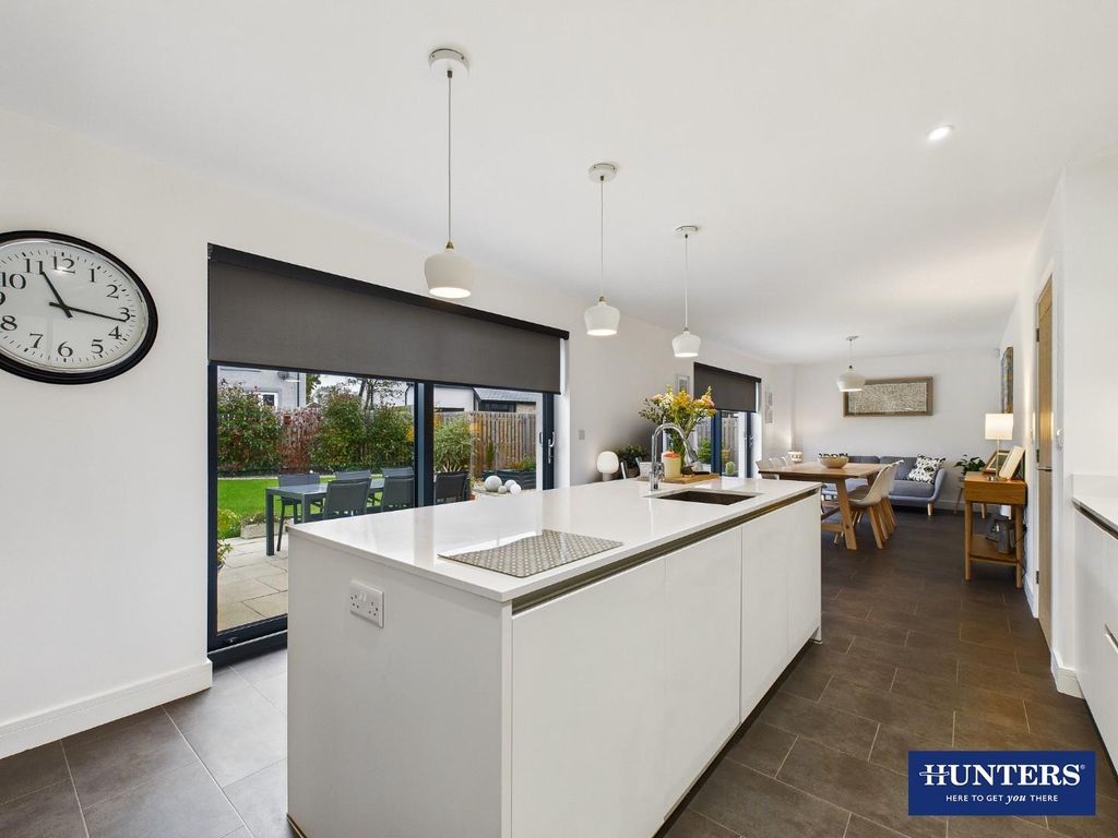 Property photo 2 of 31