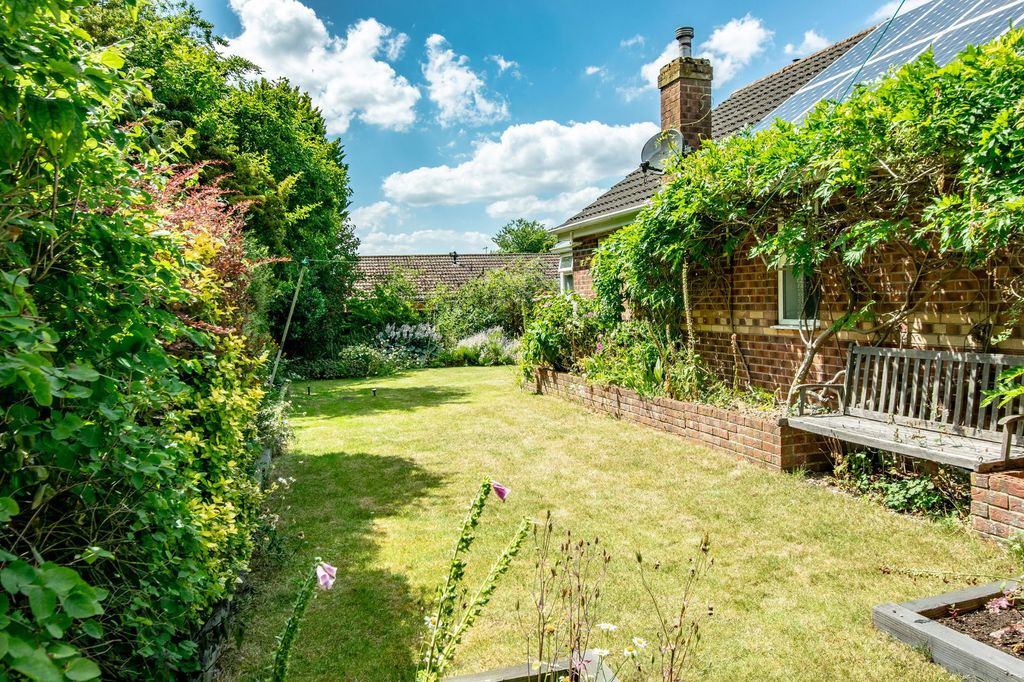 Property photo 2 of 27
