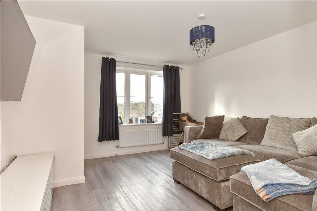 Property photo 2 of 11 Lounge