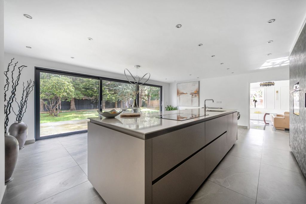 Property photo 2 of 25 Picture No. 10