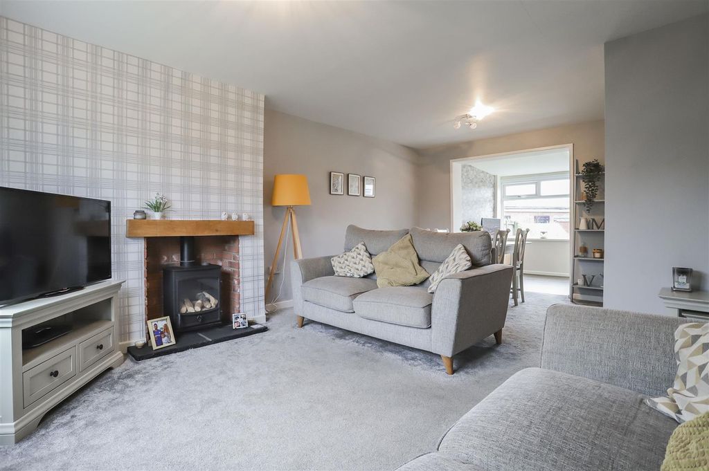 Property photo 1 of 32