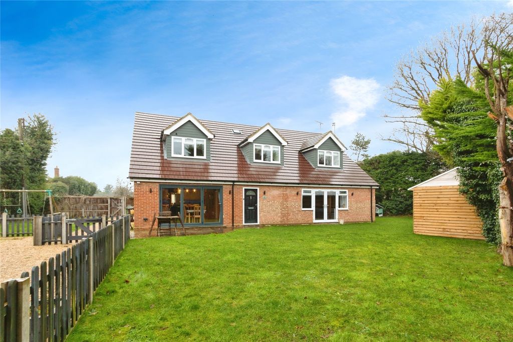 Property photo 2 of 17 Picture No. 15