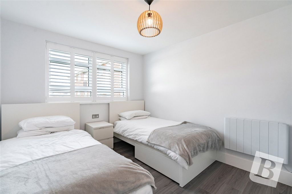 Property photo 3 of 16 Bedroom