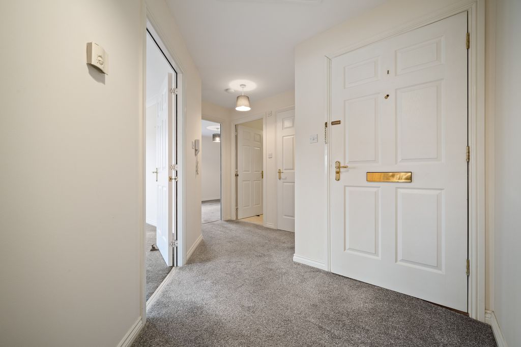 Property photo 2 of 11 16 Meikle Inch Lane 04