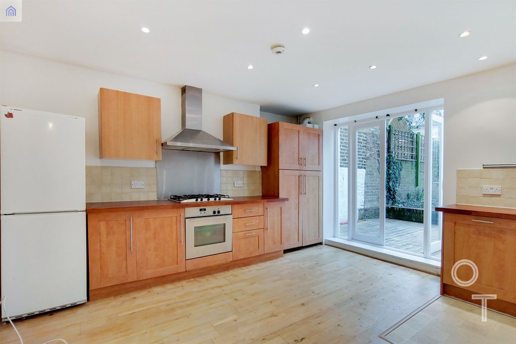Property photo 3 of 14 Kitchen