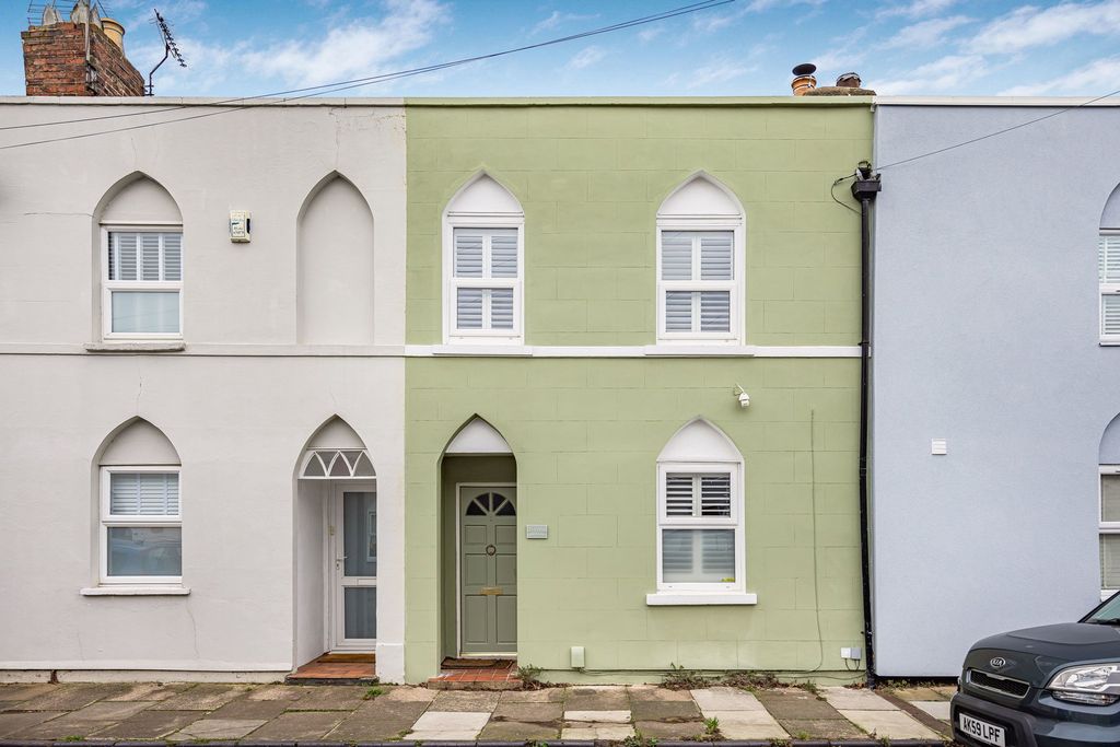 Property photo 1 of 17