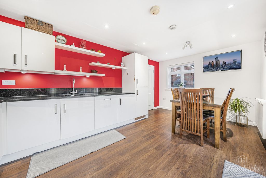 Property photo 2 of 39