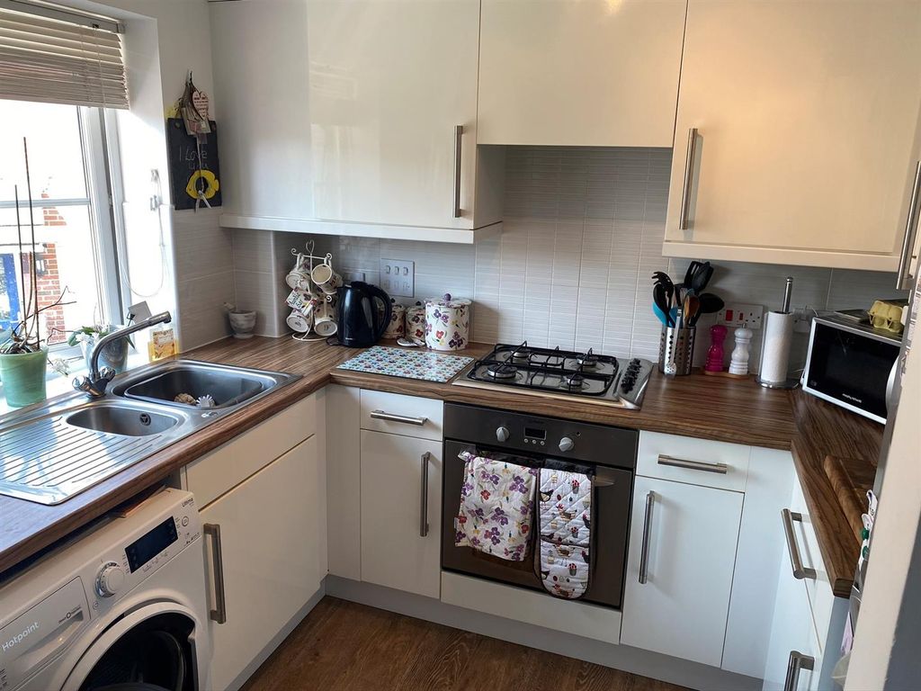 Property photo 3 of 7 Kitchen.Jpg
