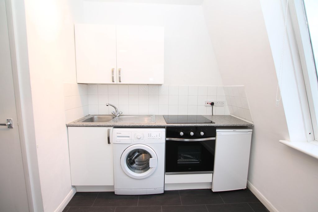 Property photo 3 of 5 Kitchen