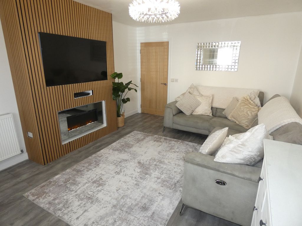 Property photo 2 of 15 Lounge
