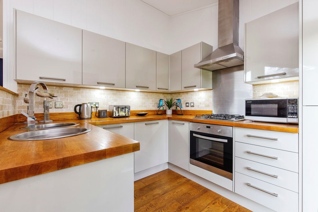 Property photo 3 of 15 Kitchen