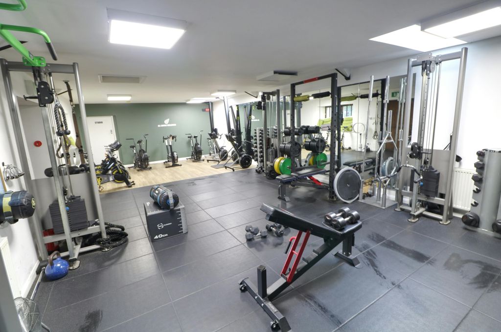 Property photo 2 of 6 Dif Angle Int.Jpg