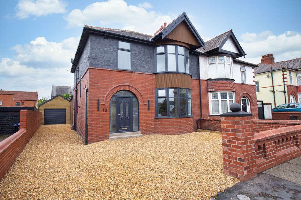 Property photo 1 of 31