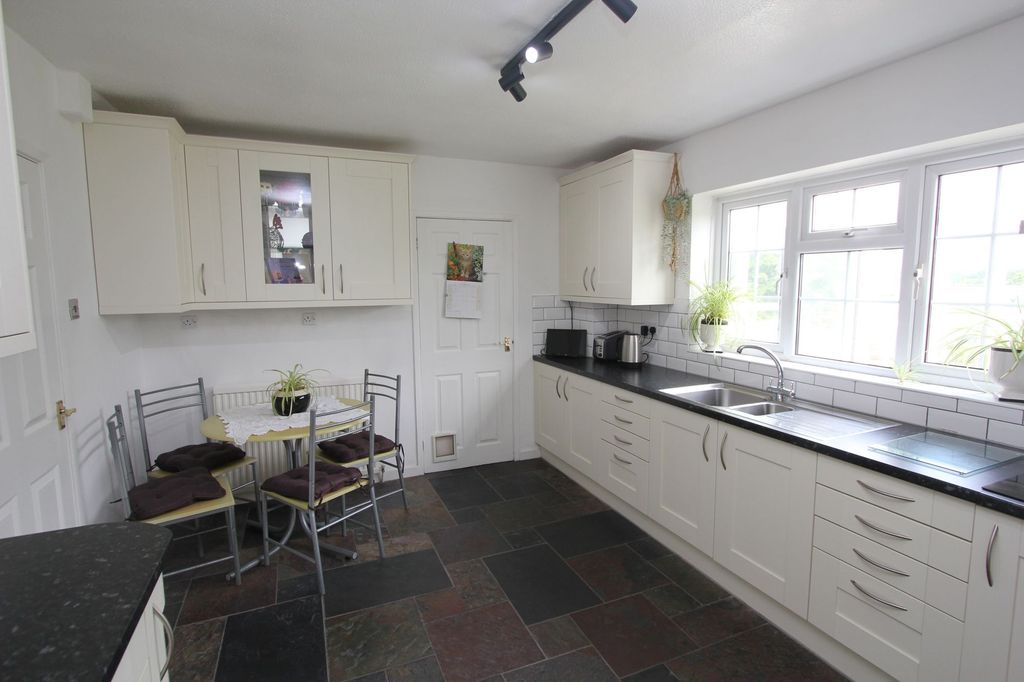 Property photo 3 of 45