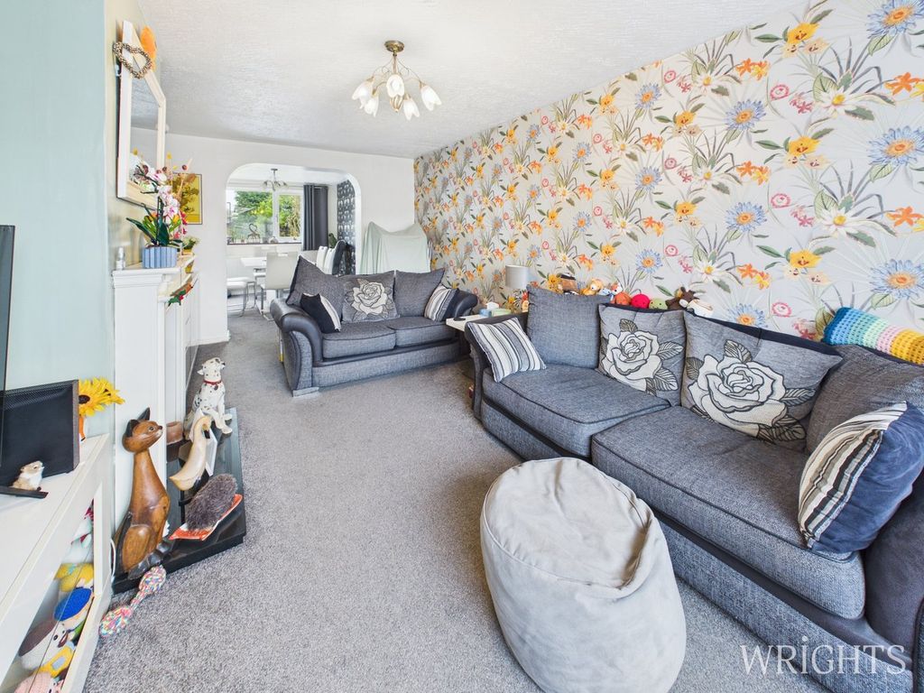 Property photo 2 of 20 Lounge