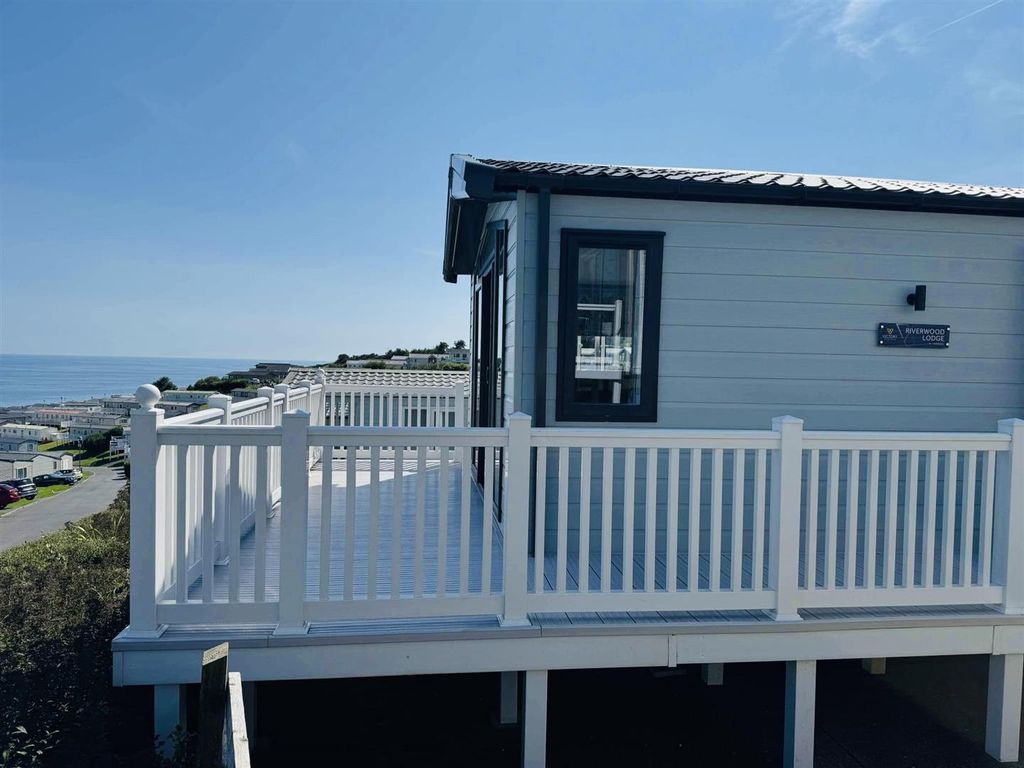 Property photo 1 of 27 Veranda