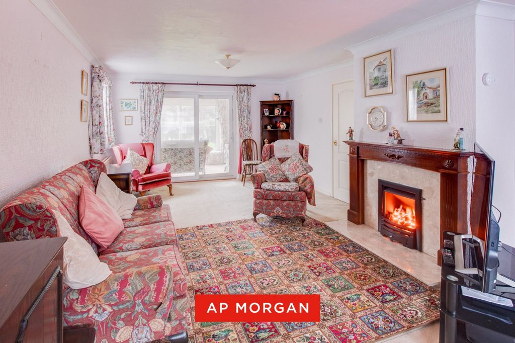 Property photo 2 of 17 Picture No. 13