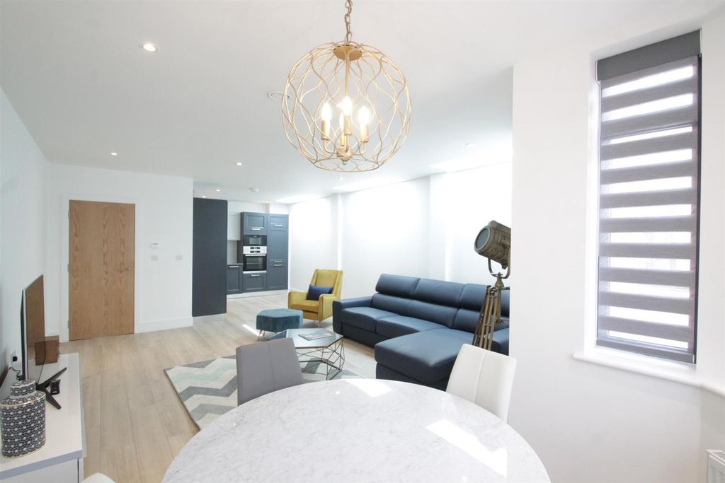 Property photo 2 of 8 Ljwn738A9Uizhxpmutpa8W.Jpg