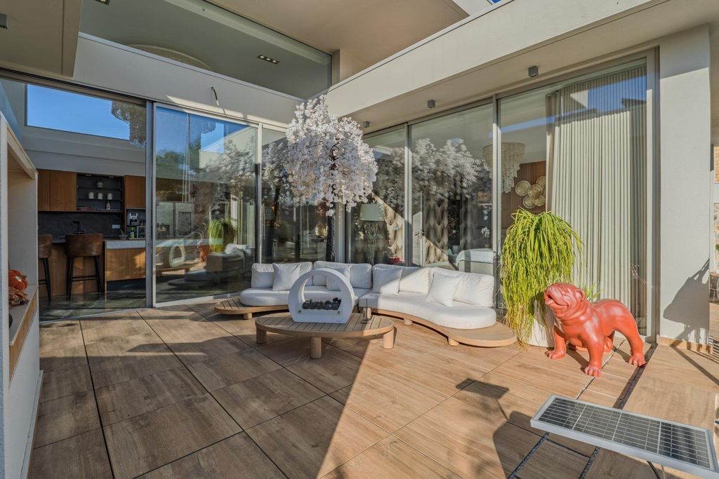 Property photo 3 of 50