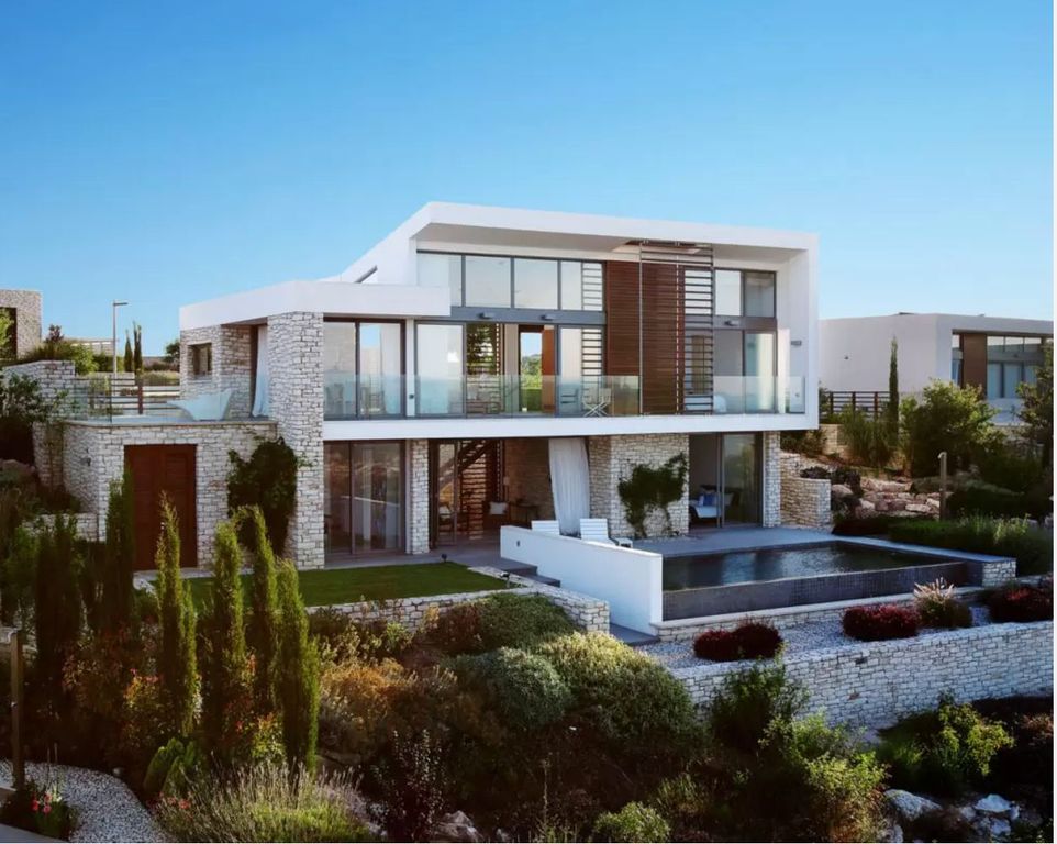 Property photo 1 of 18