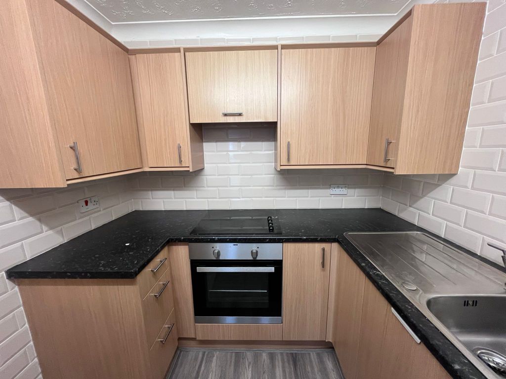 Property photo 3 of 6 Kitchen