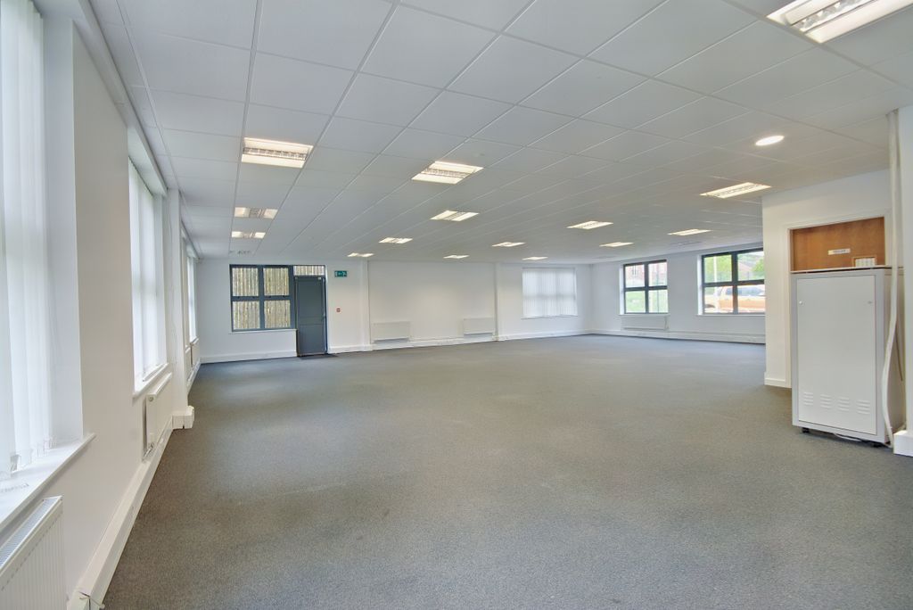 Property photo 3 of 11 8532932-Interior11-800