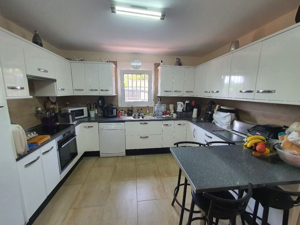 Property photo 3 of 20