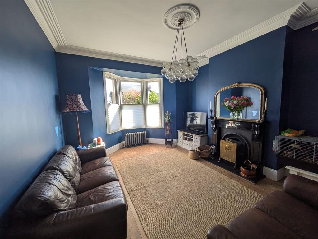 Property photo 1 of 15 Lounge