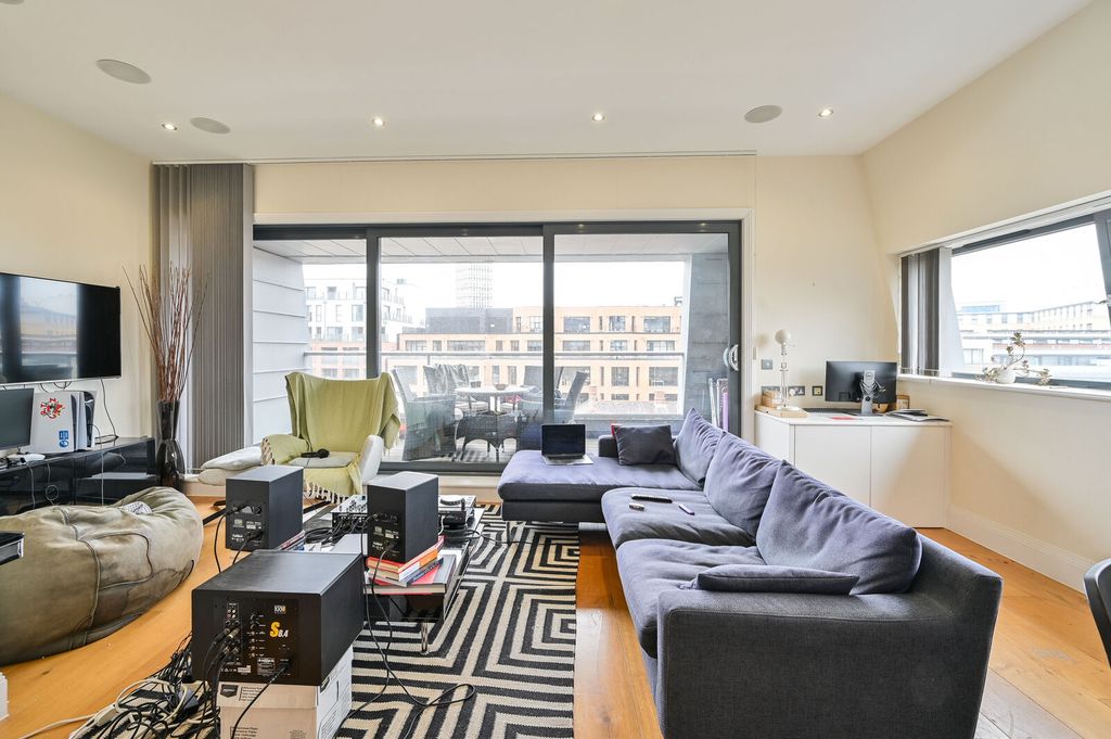 Property photo 1 of 11