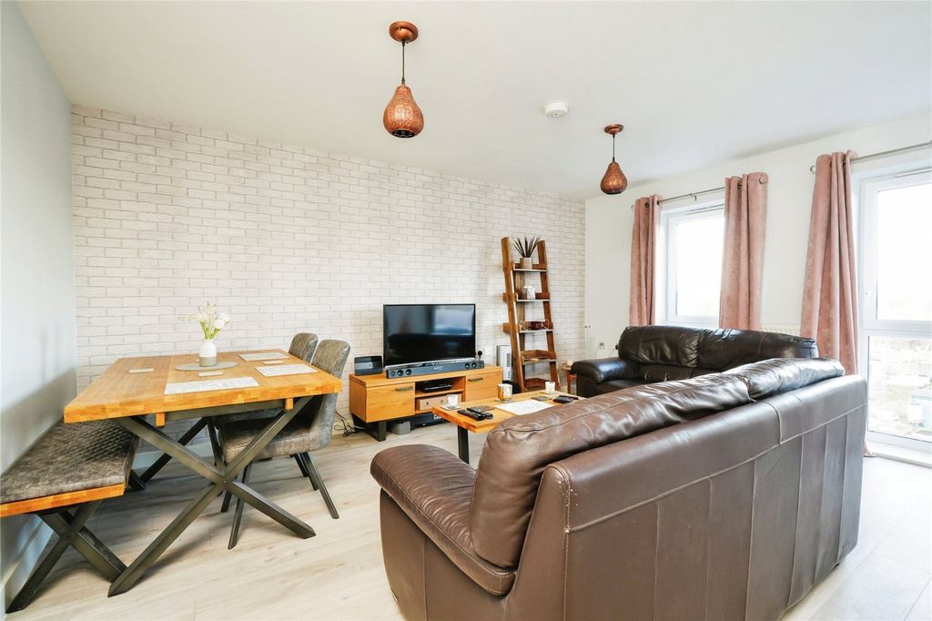 Property photo 2 of 12 Picture No. 27